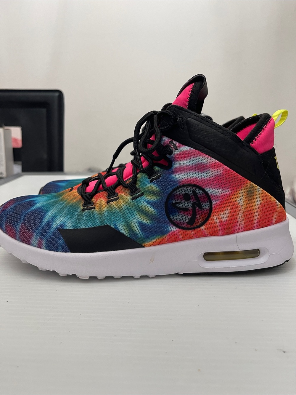 ZUMBA AIR FUNK MULTICOLOR MID TOP DANCE SNEAKERS WOMENS SIZE 9.5